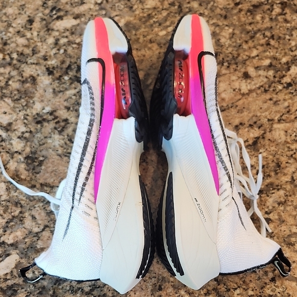 Nike Air Zoom Tempo Next% Flyknit White Hyper Violet - Picture 4 of 7